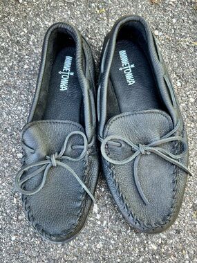 Minnetonka Black Leather Bow Moccasin Loafers